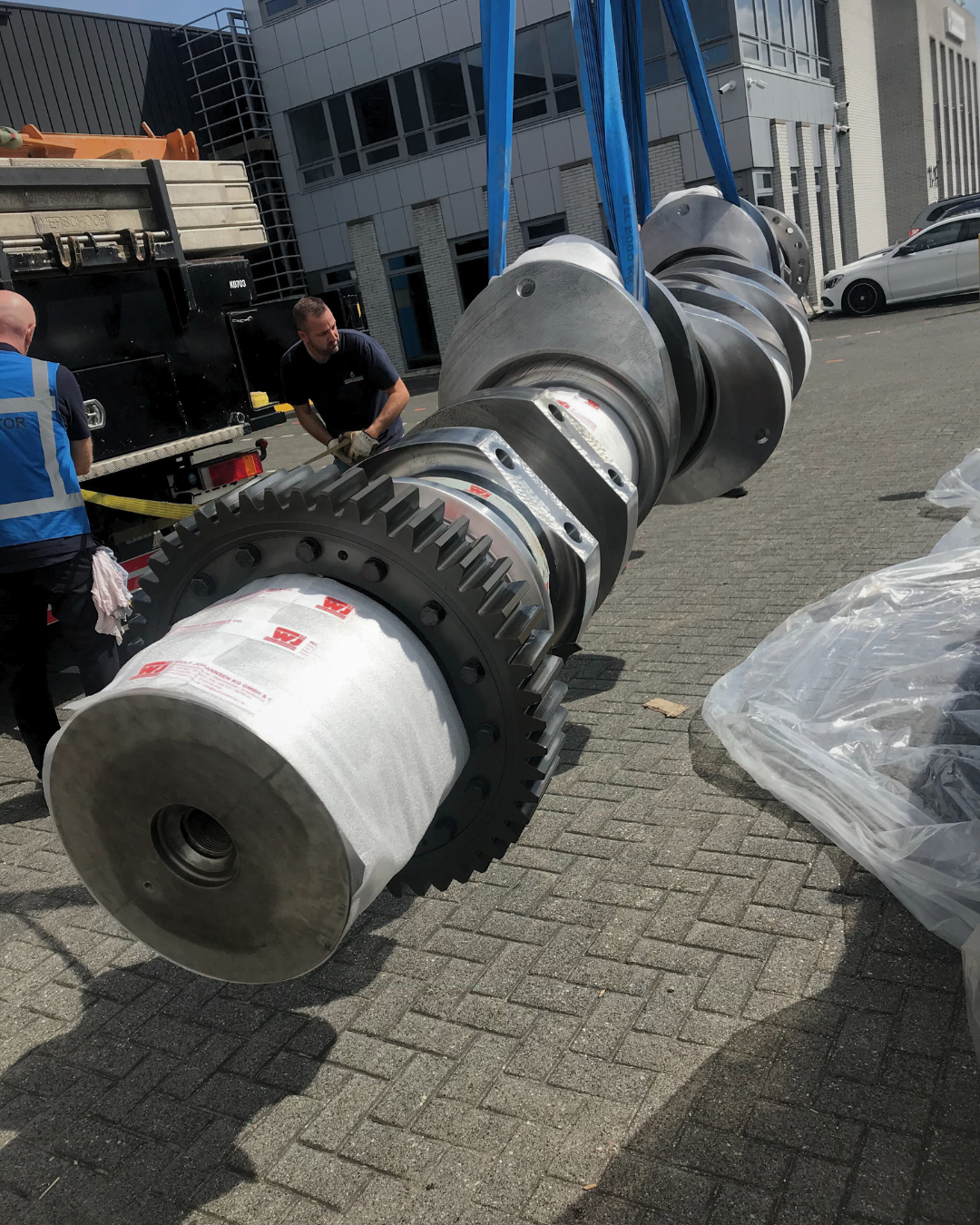 Special cargo: 8-ton crankshaft
